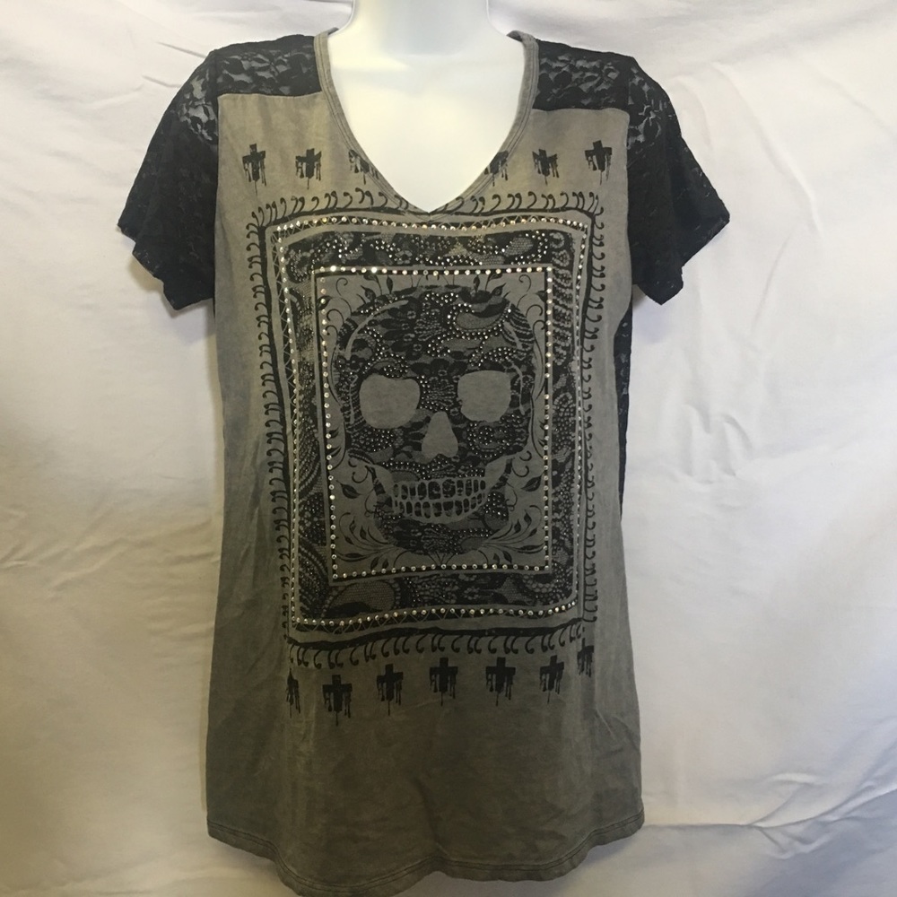NEW & last one.  Vocal top with skull design.